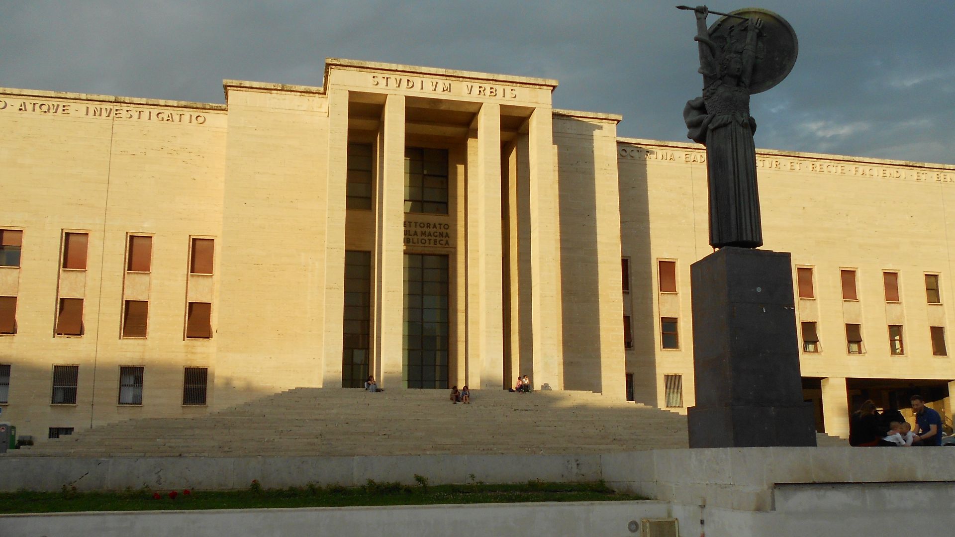 File:La Sapienza Università di Roma.jpg