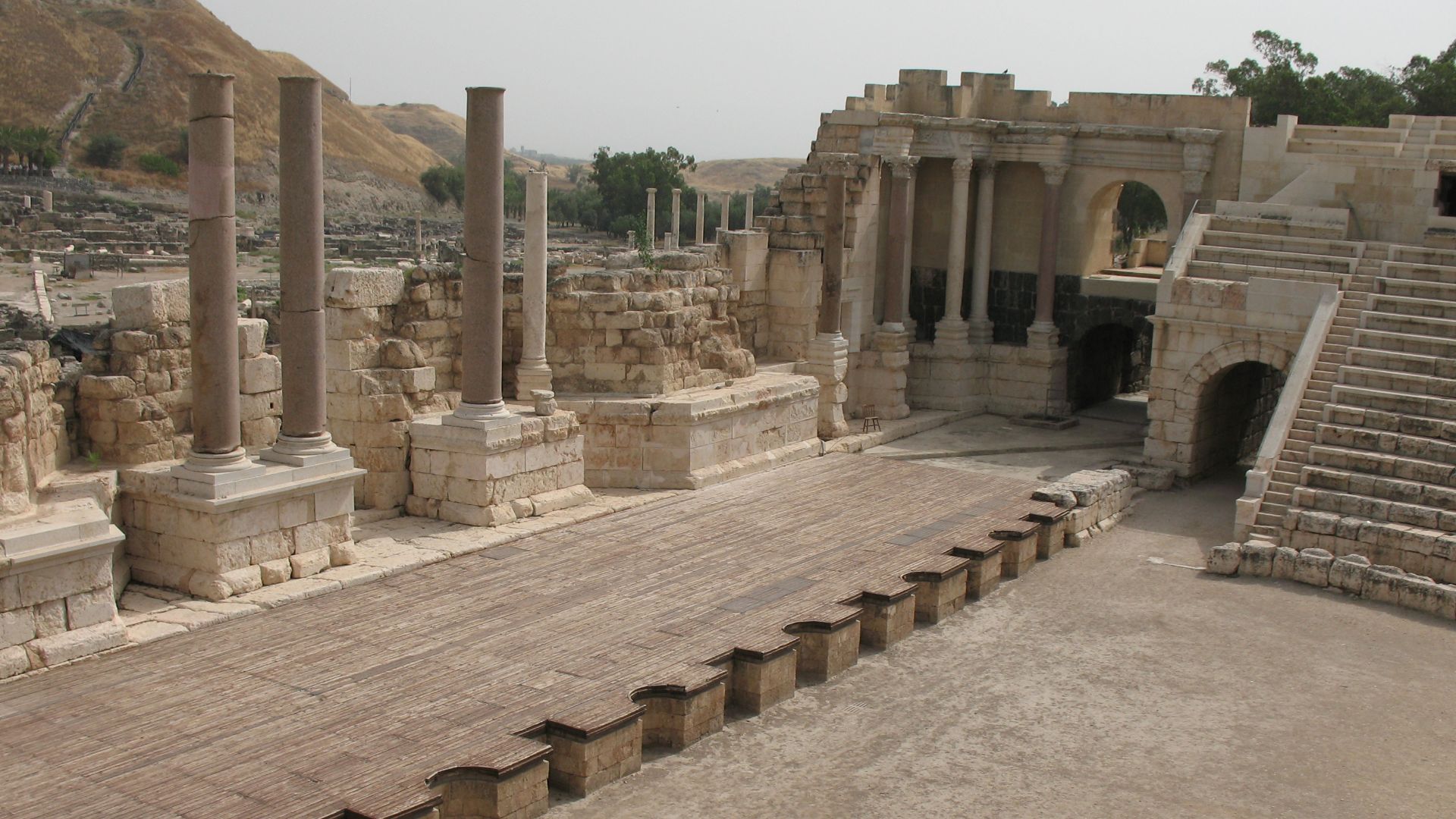 File:Bet She'an Theatre stage 1230.jpg