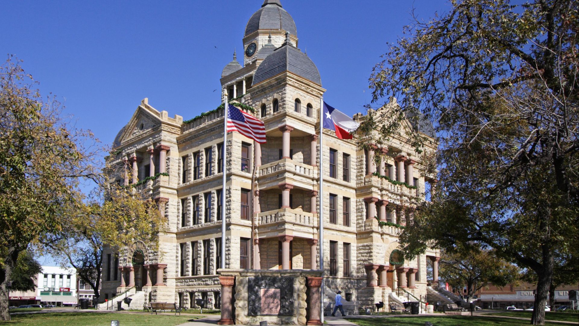 File:Old Courthouse Denton TX.jpg