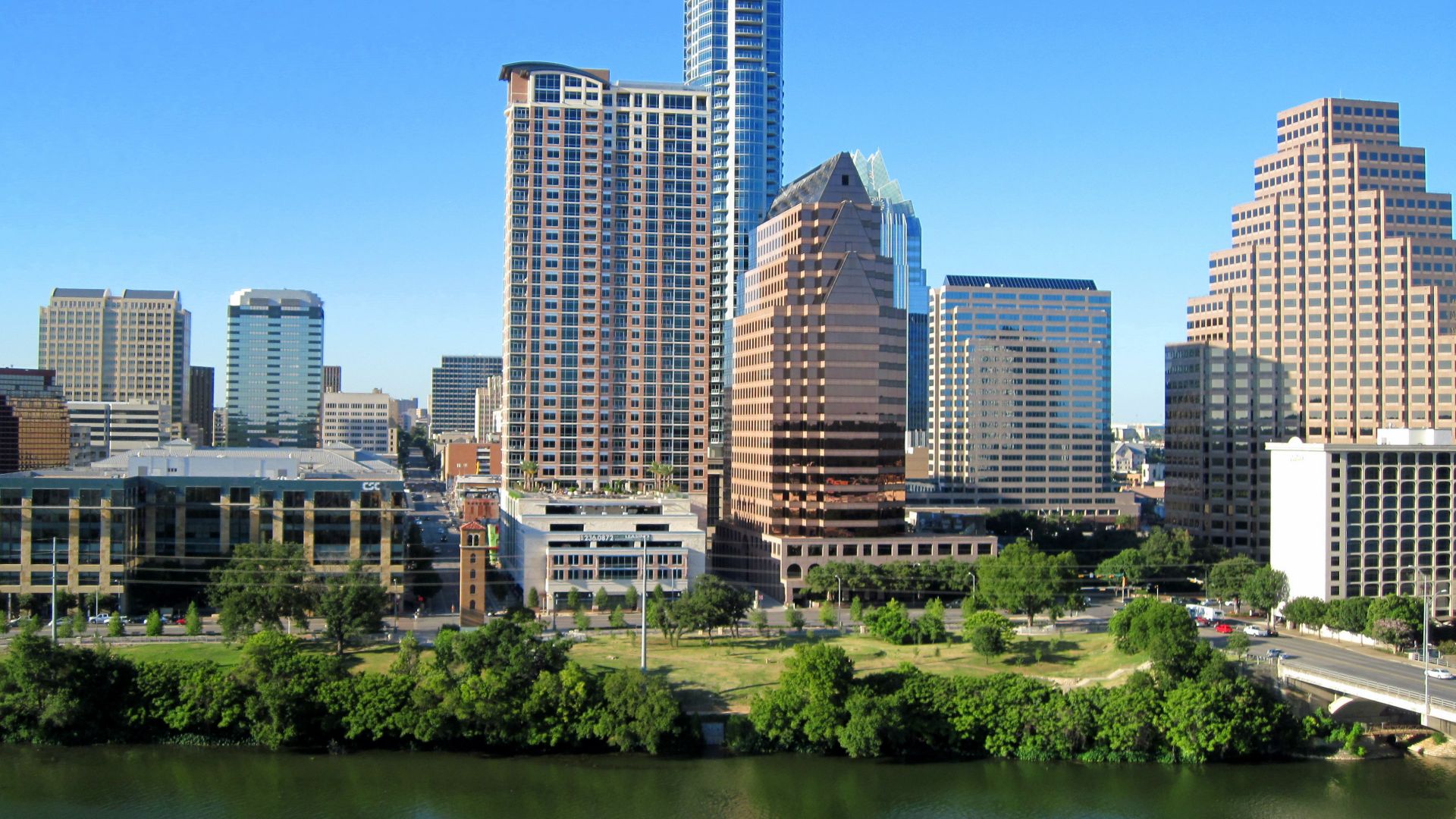 File:Austin Texas Lake Front.jpg