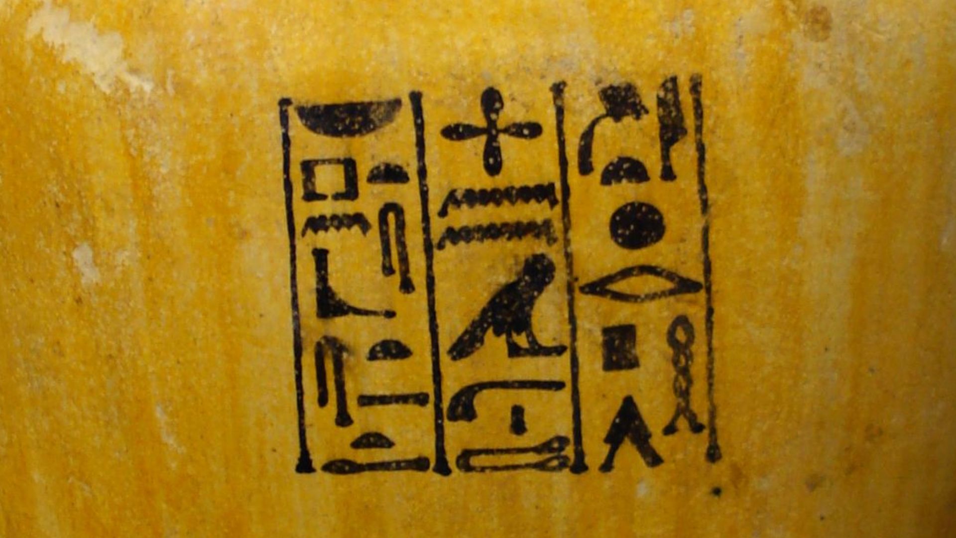 File:Canopic jar of Lady Senebtisi.jpg