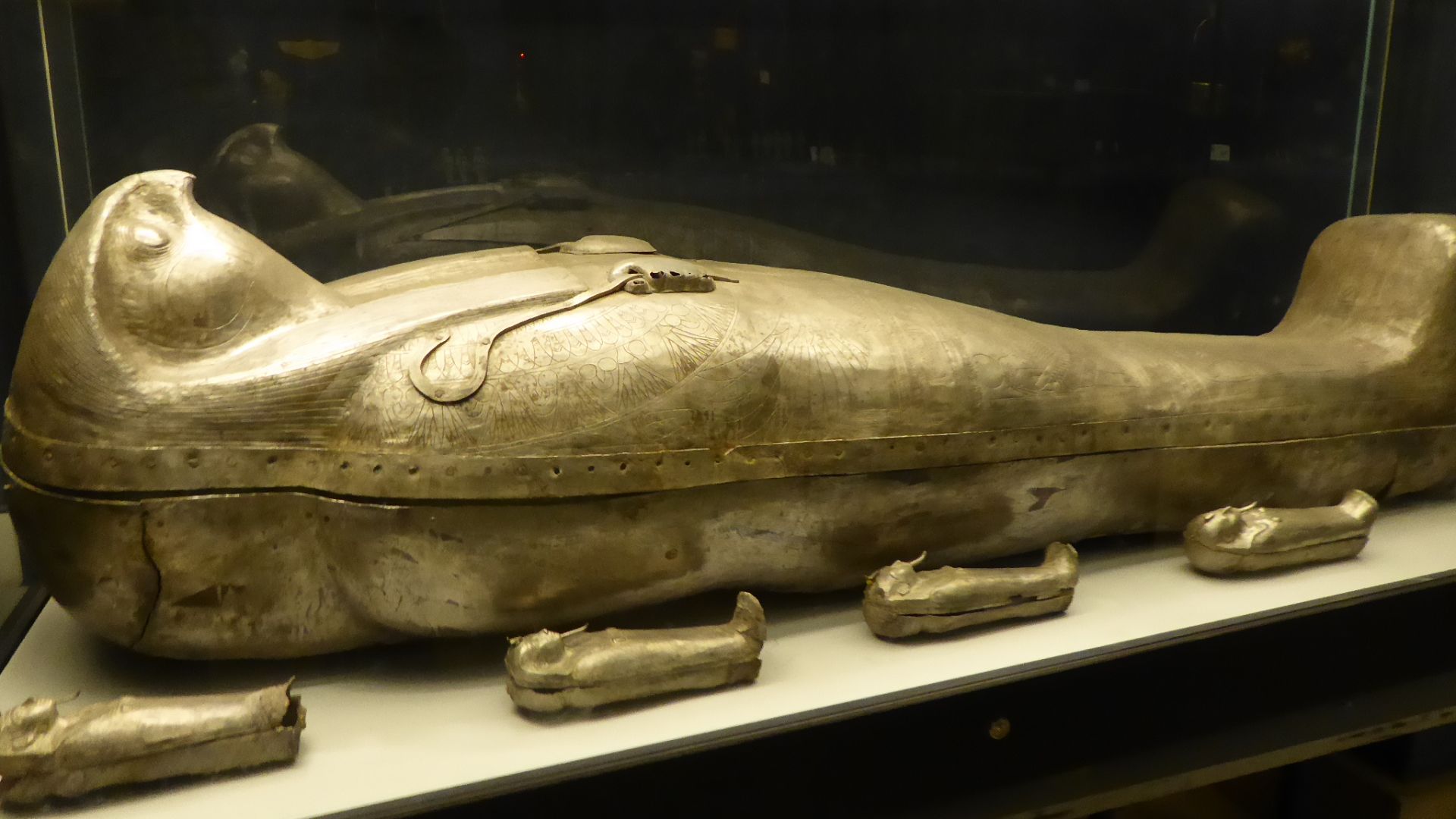 File:Sheshong II silver coffine Flickr.jpg