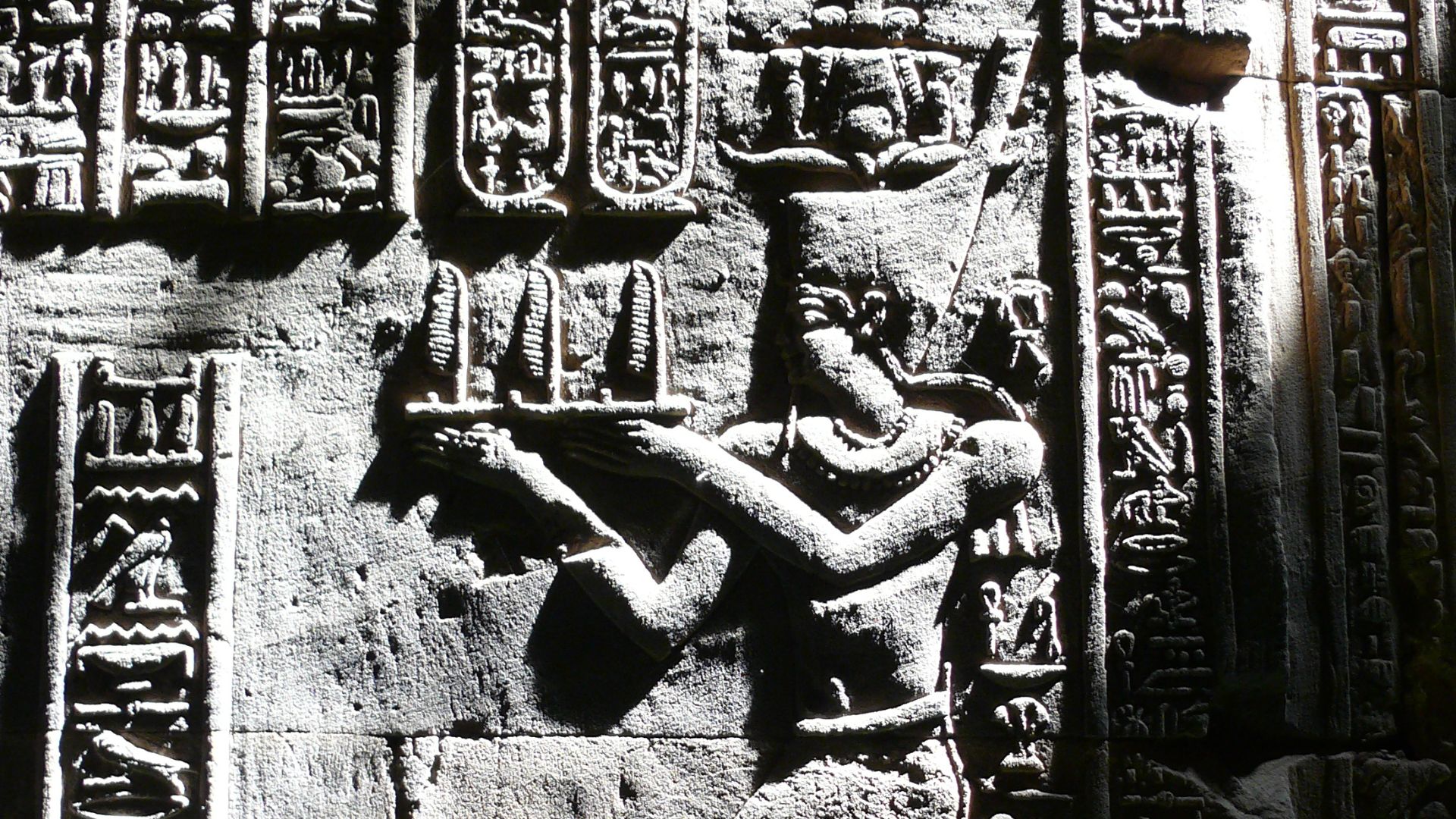File:Edfu Temple Relief 02.JPG