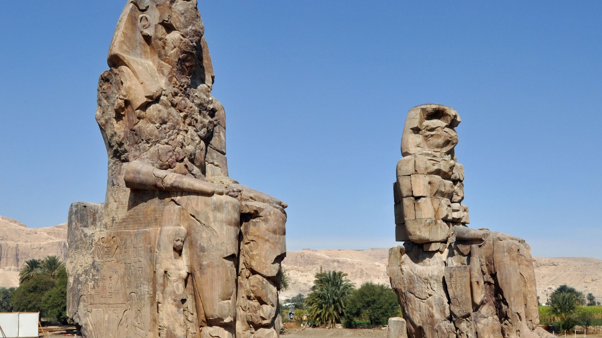 File:Colossi of Memnon R02.jpg
