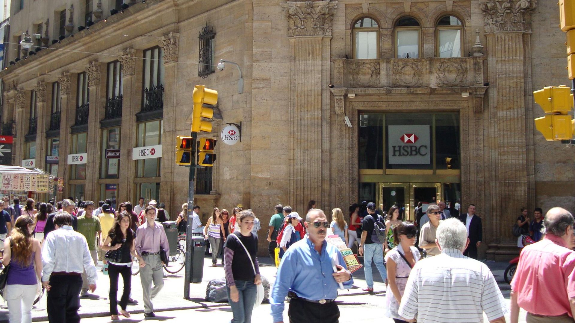 File:HSBC (Banco Popular) basamento.JPG