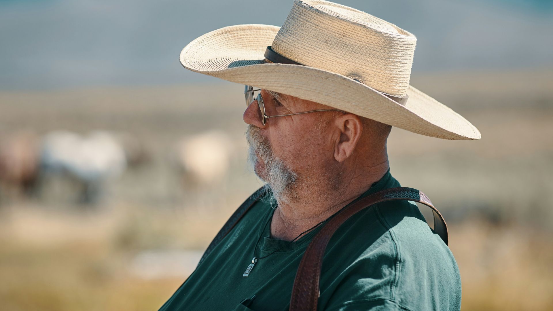 focus photography of man wearing beige hat