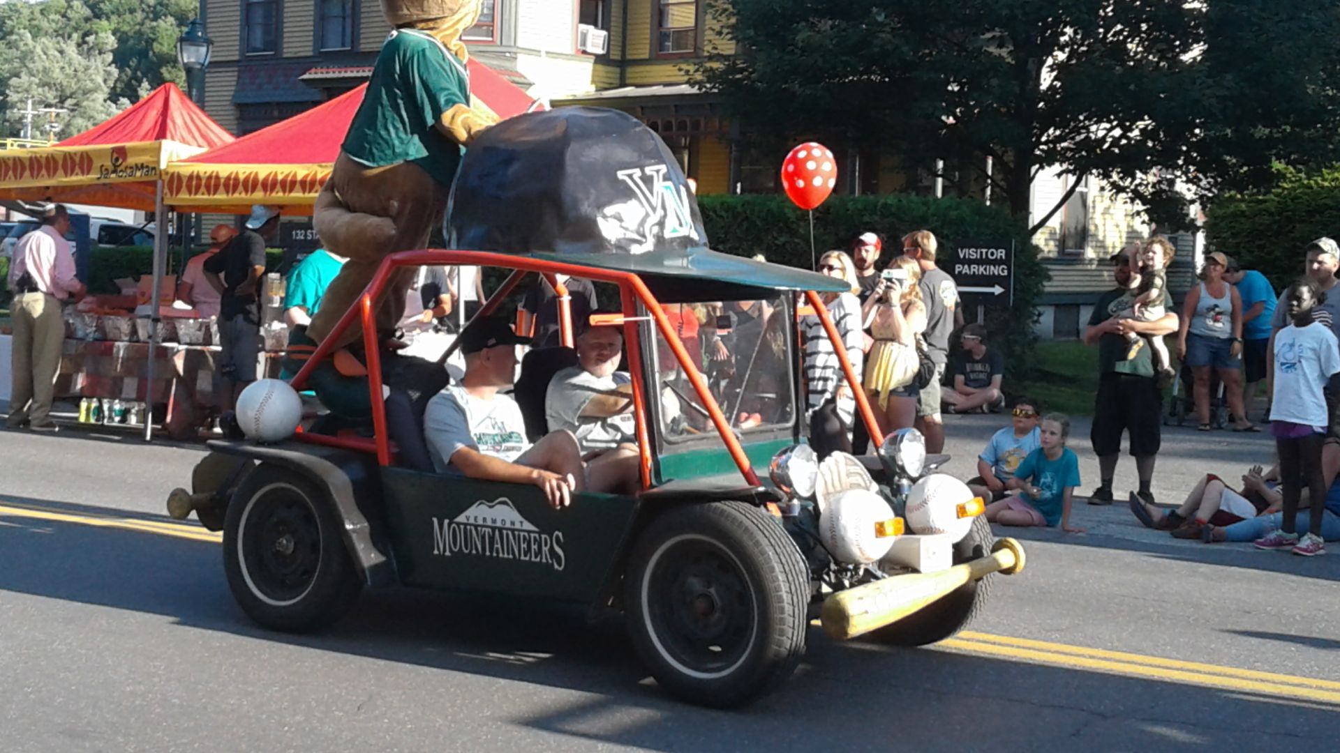 File:Vermont Mountaineers buggy Independence Day parade State Street downtown Montpelier VT July 2016.jpg