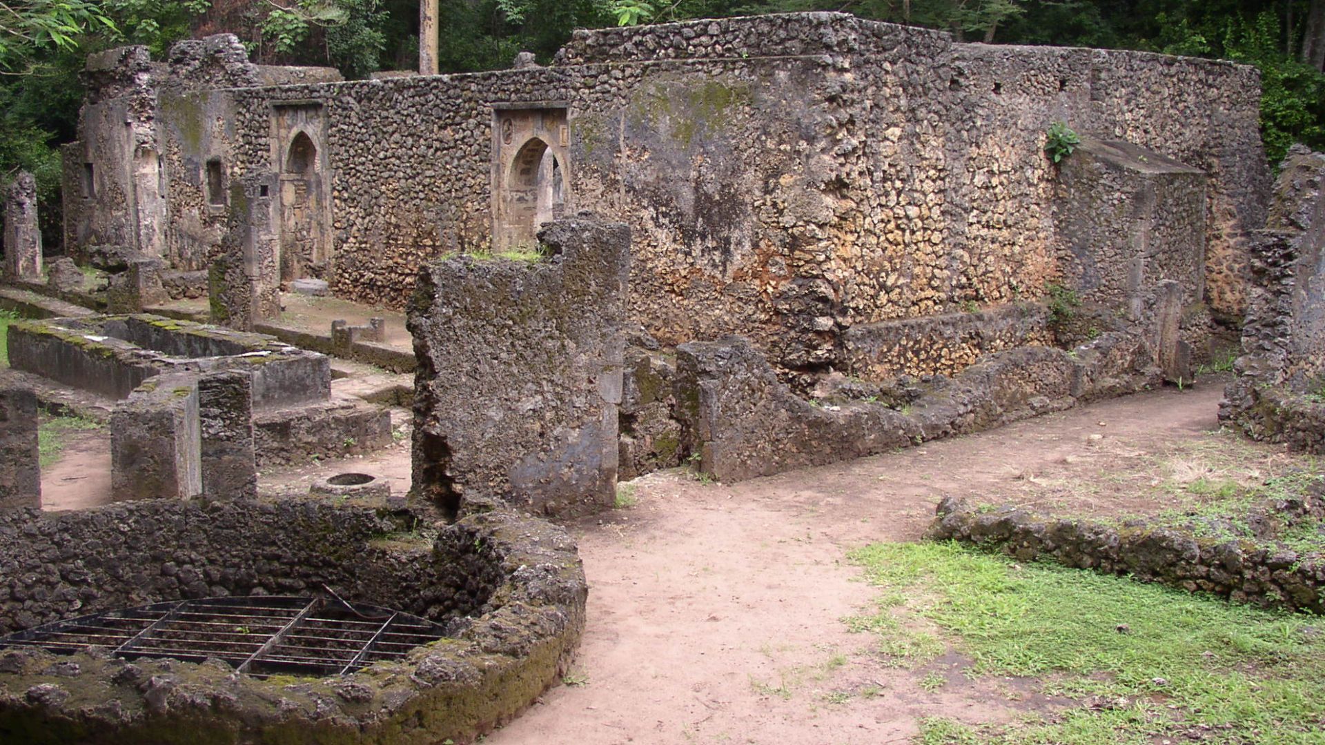 File:Great Mosque of Gede.jpg
