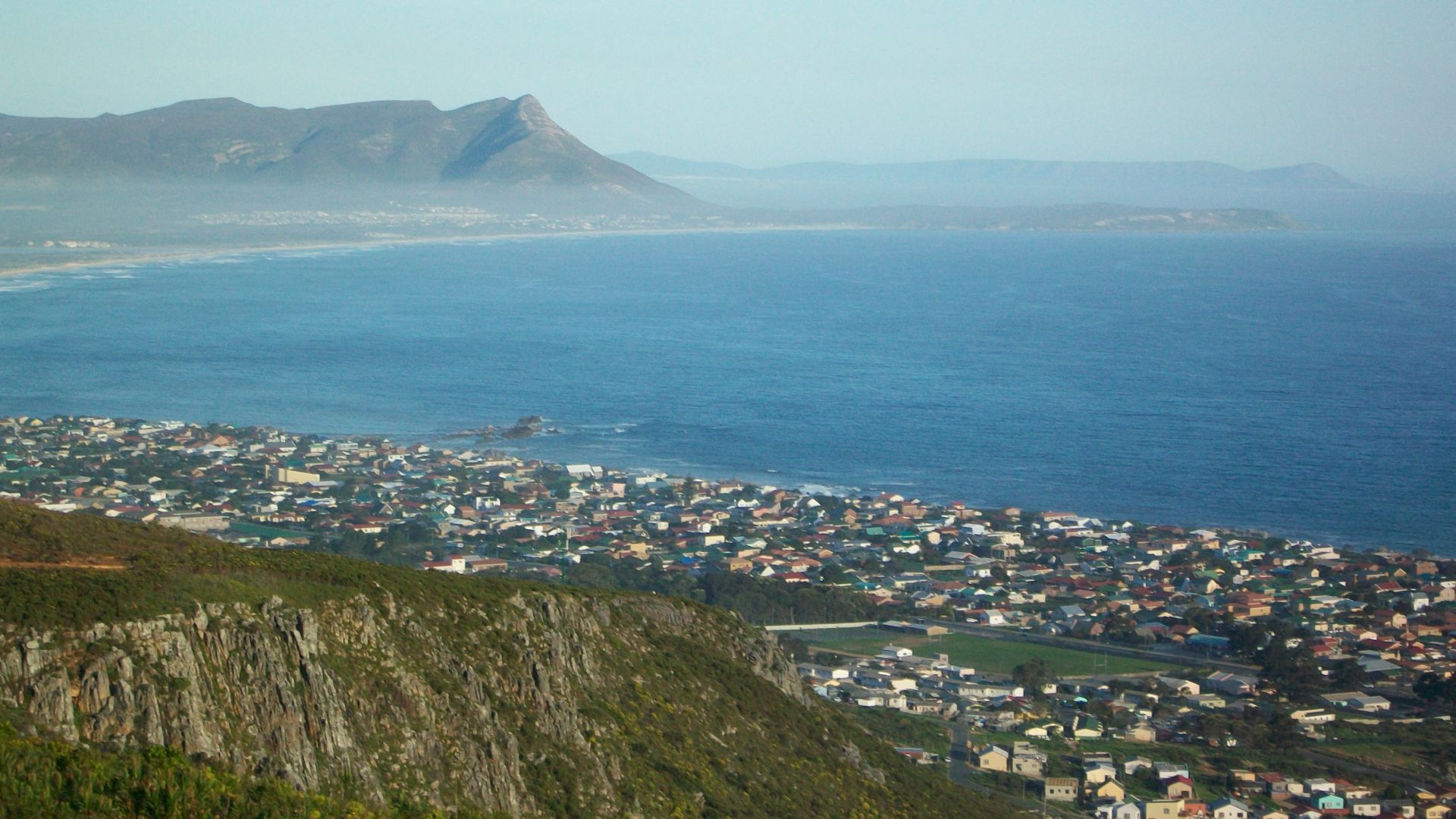 File:Kleinmond from mountains.JPG