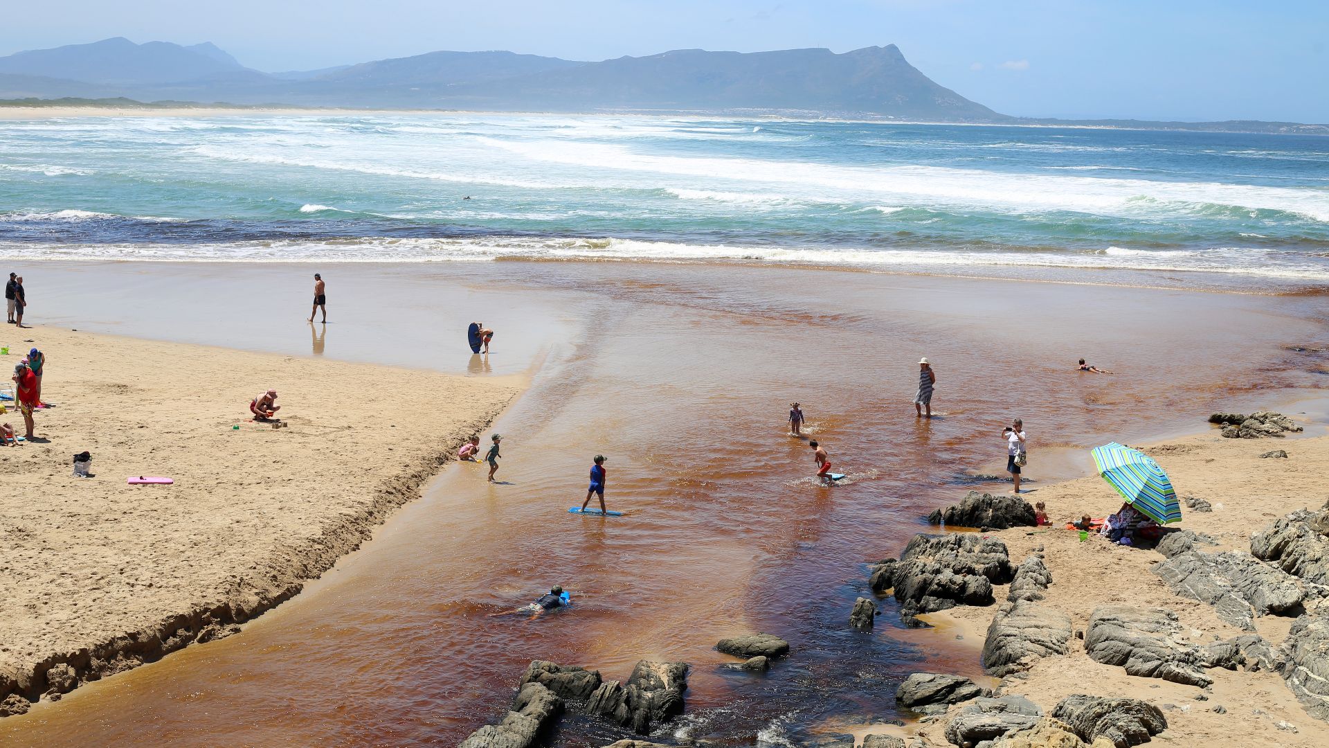 File:Kleimond Beach (3) - Jan 4, 2022.jpg