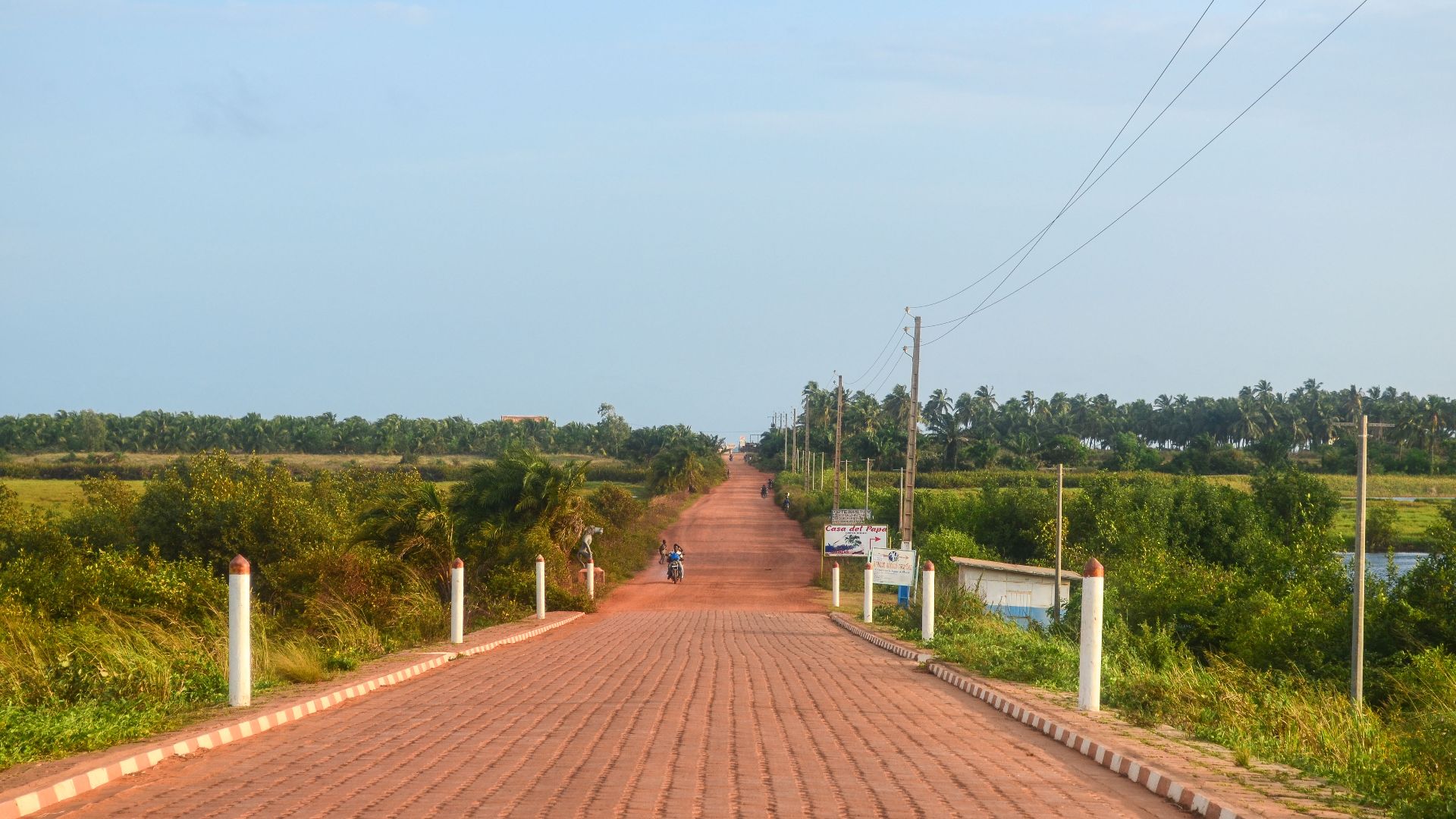 File:Slave route Ouidah Benin.jpg