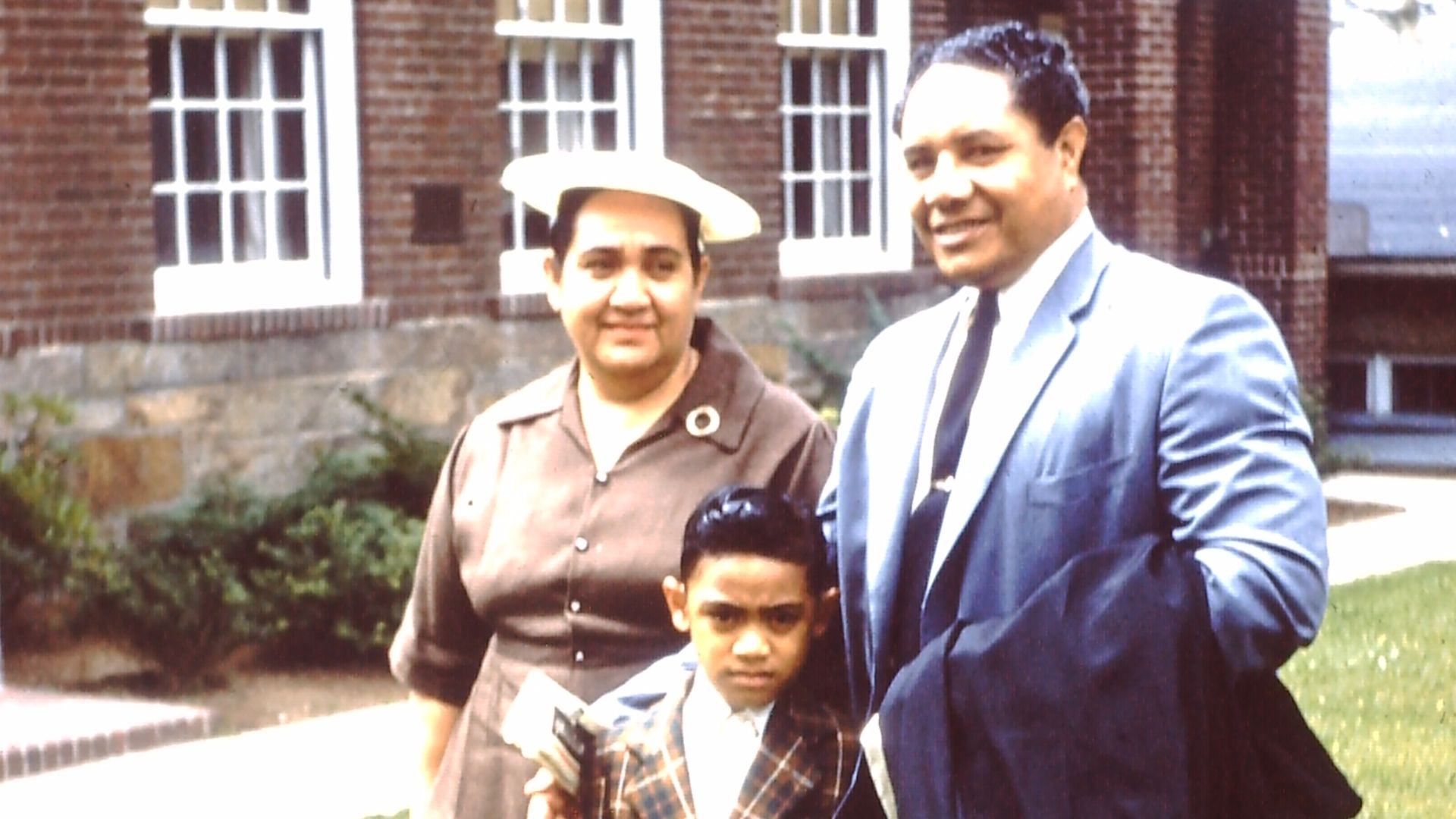 File:1950s family Gloucester Massachusetts USA 5337058652.jpg