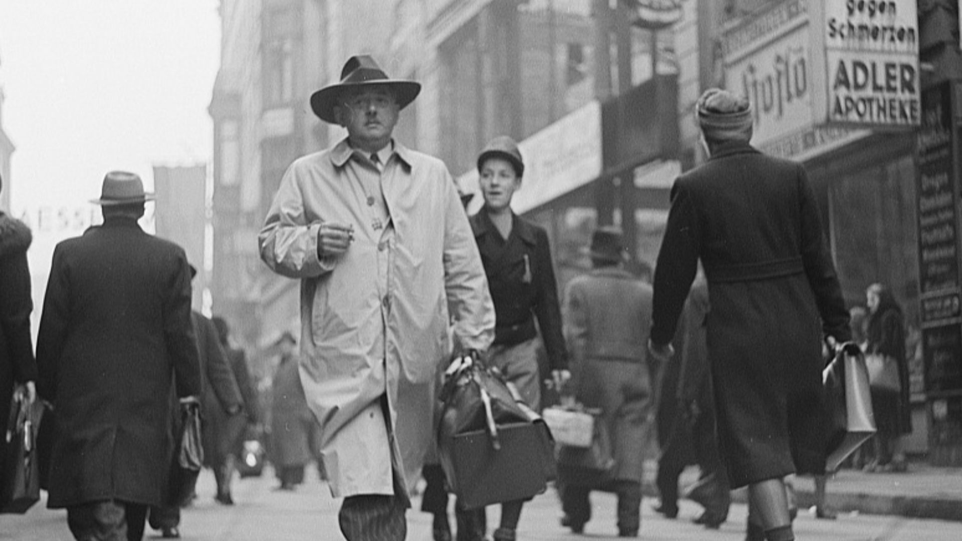 File:Fotothek df roe-neg 0002040 003 Passanten.jpg