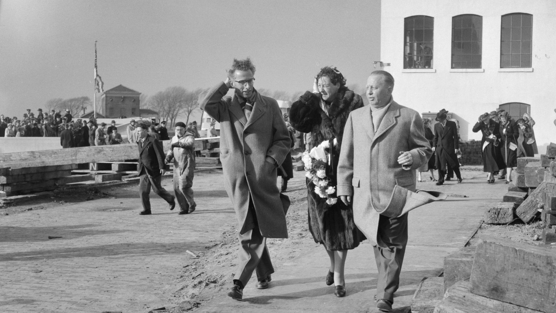 File:Tewaterlating mijnenveger Drachten Niestern Scheepsbouw Unie BV , Hellevoetslu, Bestanddeelnr 907-0265.jpg