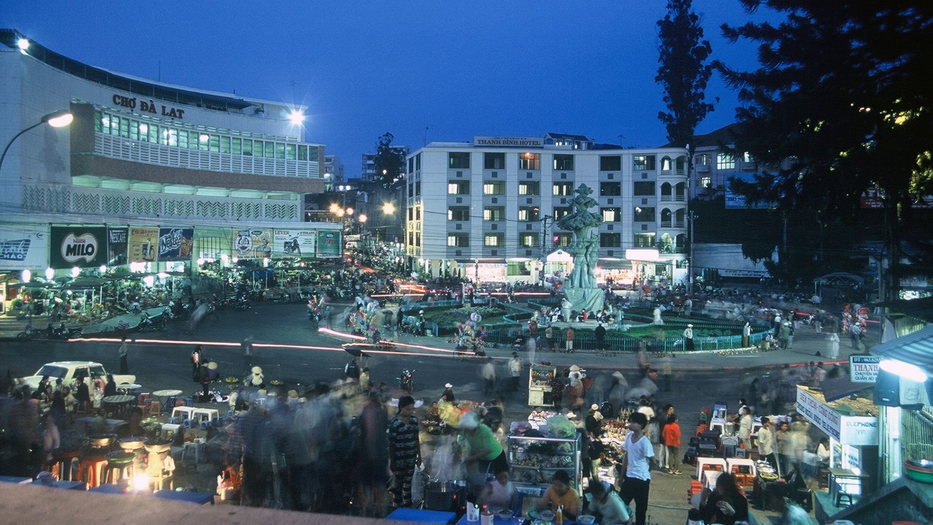 File:Dalat market, Vietnam.jpg