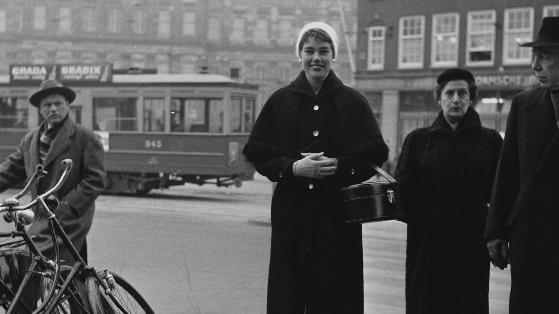 File:Serie Juffrouw met briefje van duizend, Bestanddeelnr 908-2592.jpg