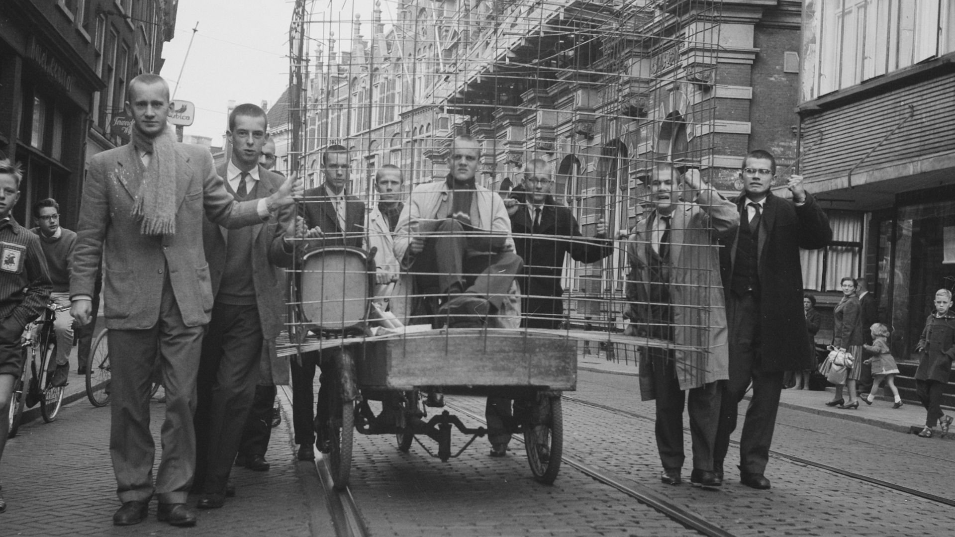 File:Studenten protesteren in Leiden tegen wetsontwerp locatie Breestraat, hoek Koor, Bestanddeelnr 911-6846.jpg