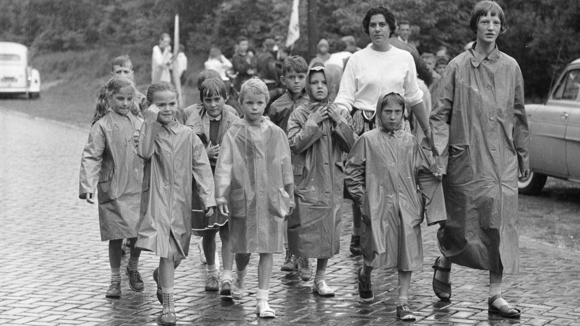 File:Start van de jeugdvierdaagse te Breda, Bestanddeelnr 911-4931.jpg
