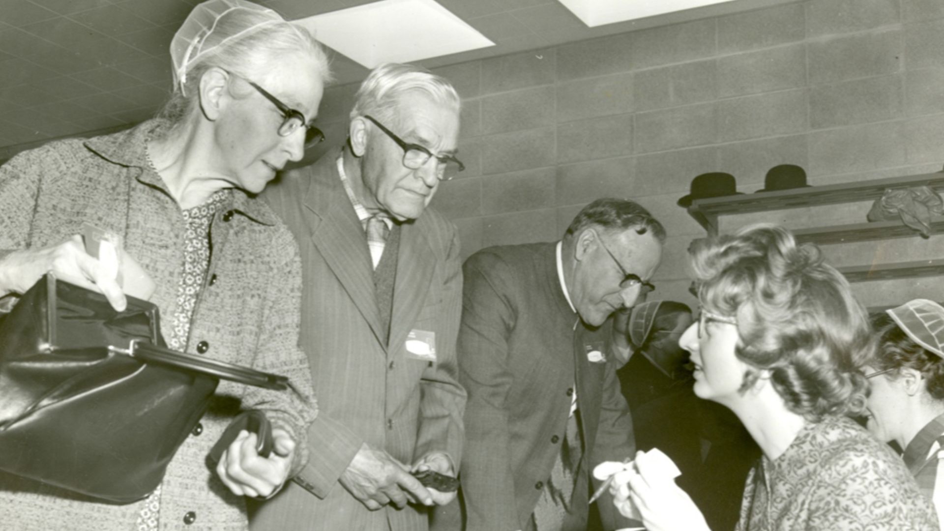 File:Attendees registering at the 1961 Conference on Aging (Goshen College).jpg