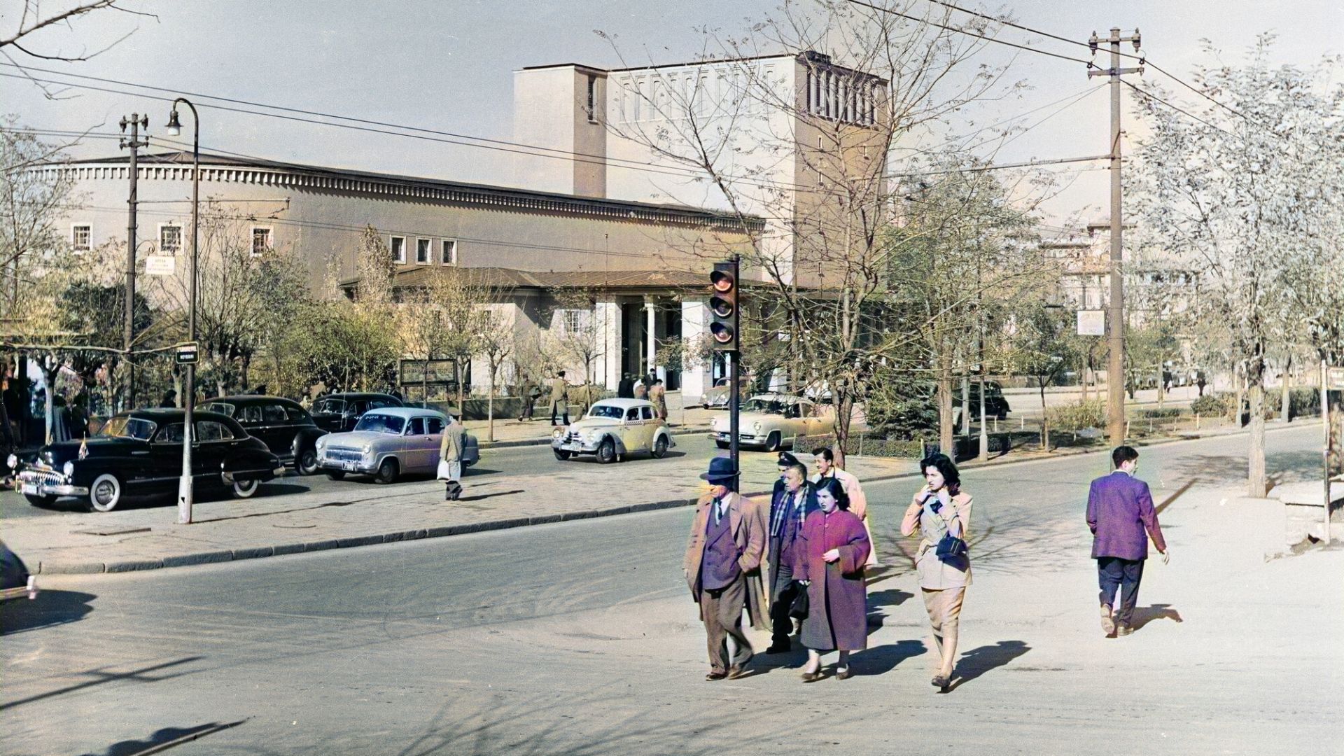 File:Atatürk Boulevard, Great Theatre (Ankara Opera House), 1952 (17051400276) (Colourised).jpg