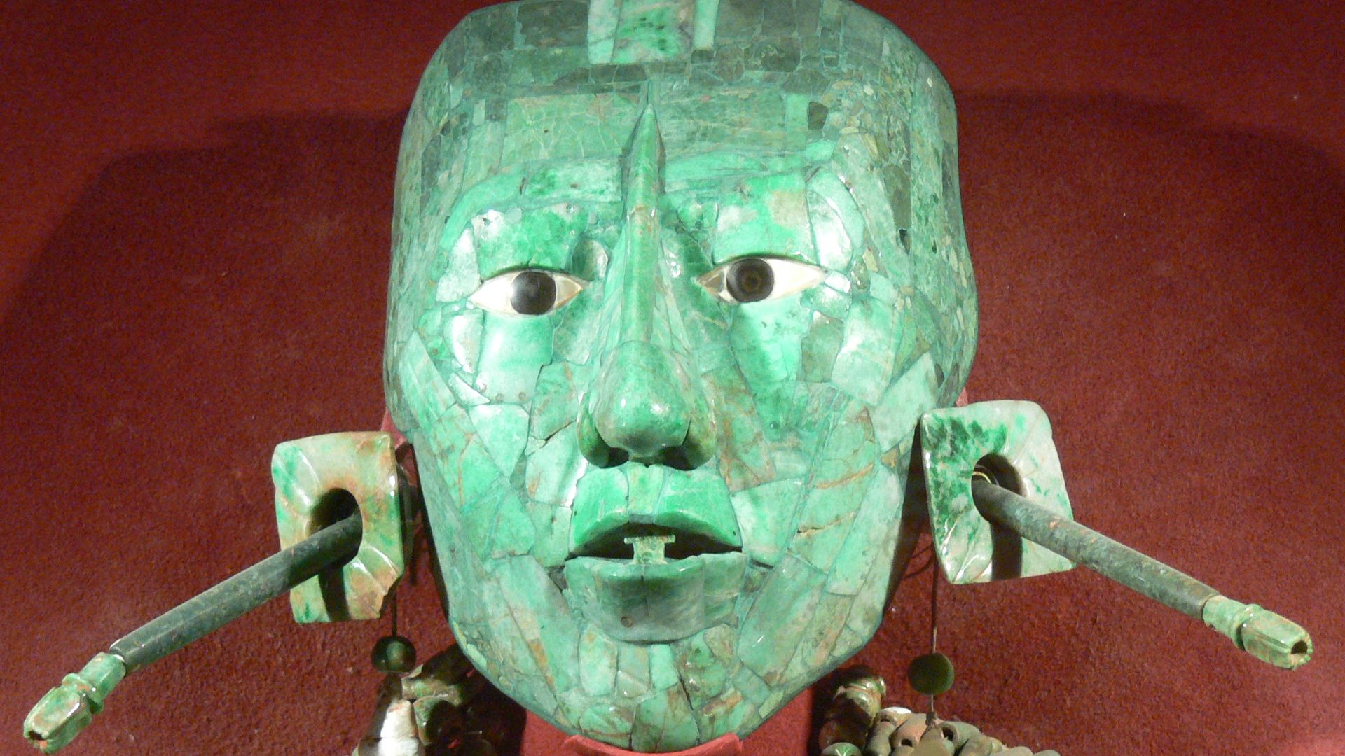 File:Palenque - Maske des Pakal.jpg