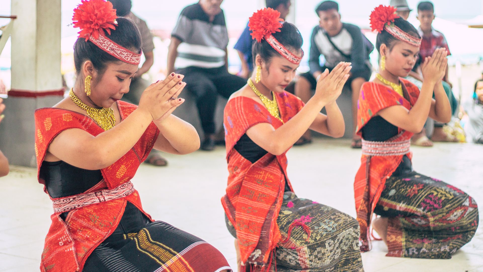 File:Tor-Tor Pose.jpg