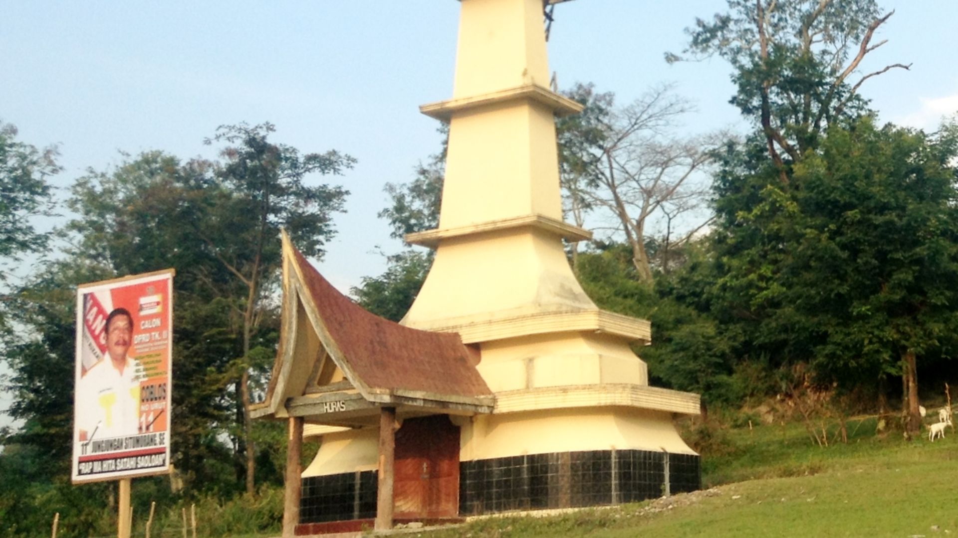File:Batak Tombs in Samosir Island 02.JPG
