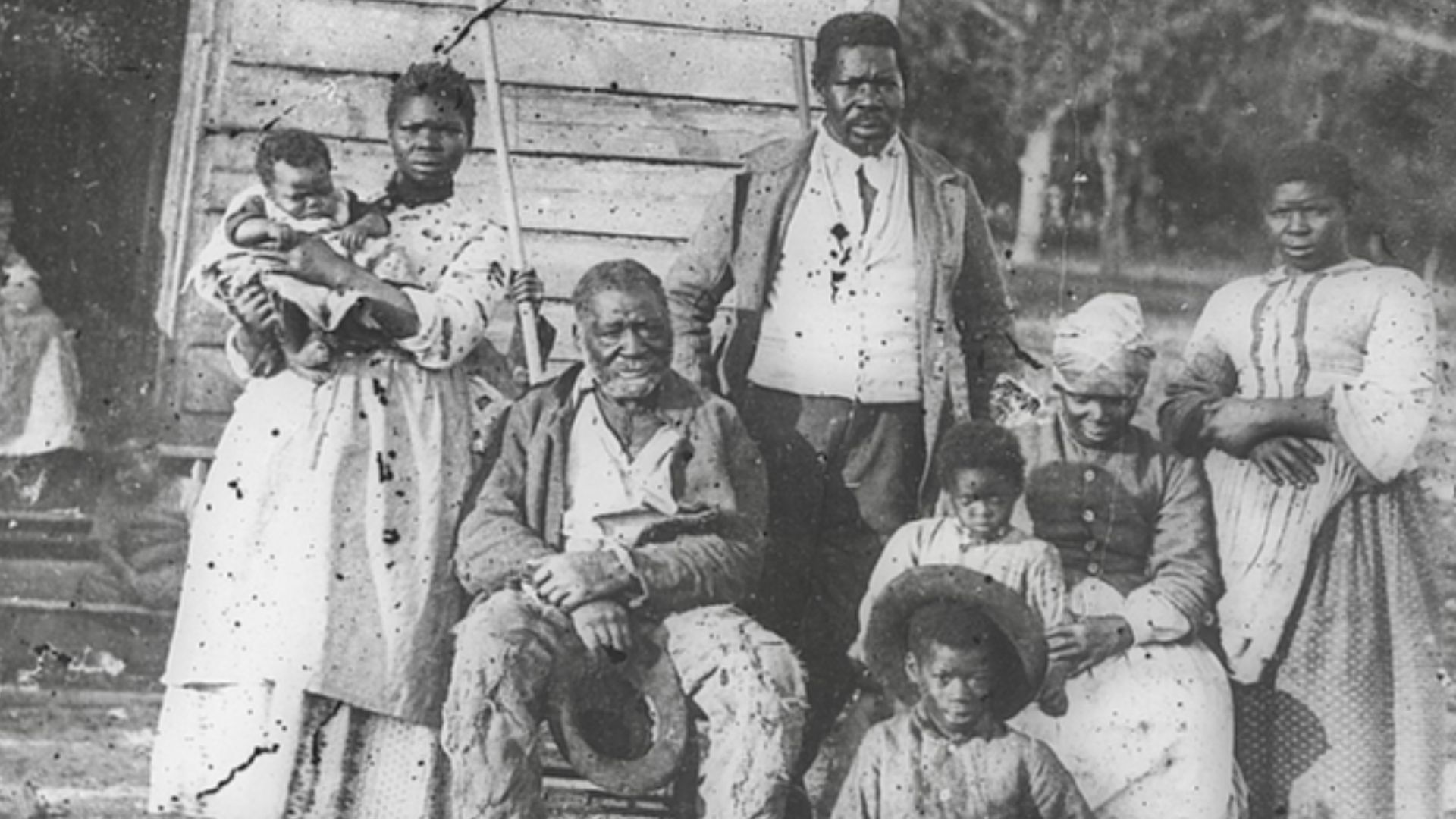 File:Family of African American slaves on Smith's Plantation Beaufort South Carolina.jpg