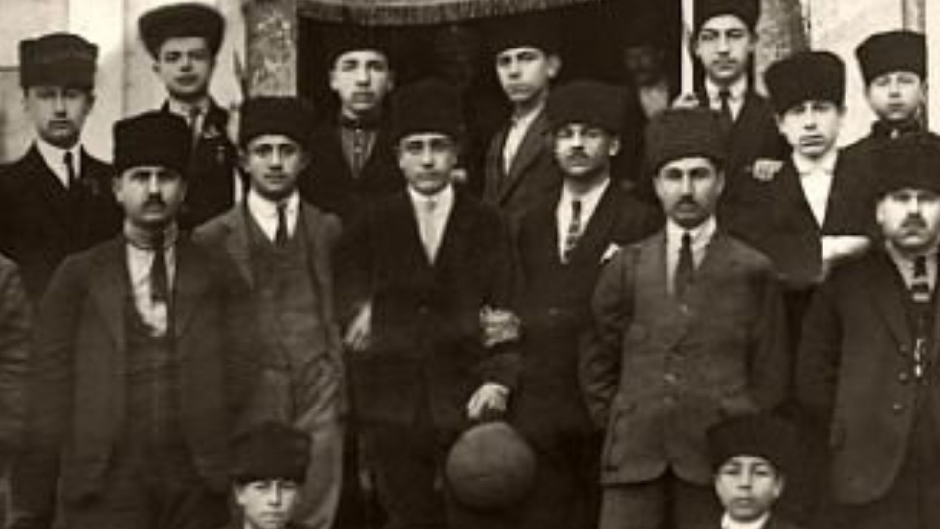 File:Balıkesir İdmanyurdu, 1920'li yıllar.jpg