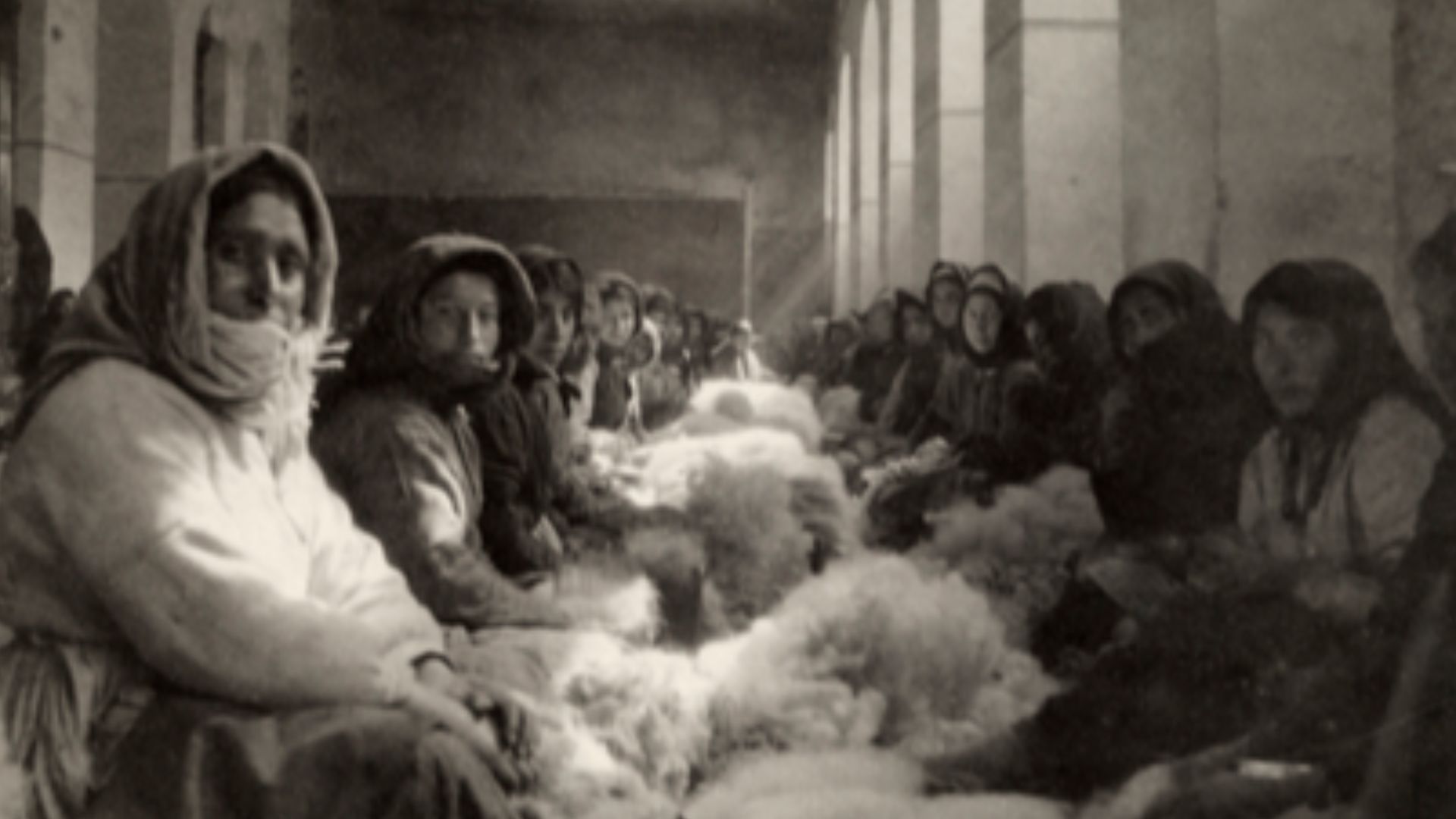 File:Armenian refugees carding wool in Tiflis (NatGeo 36, 1920).JPG