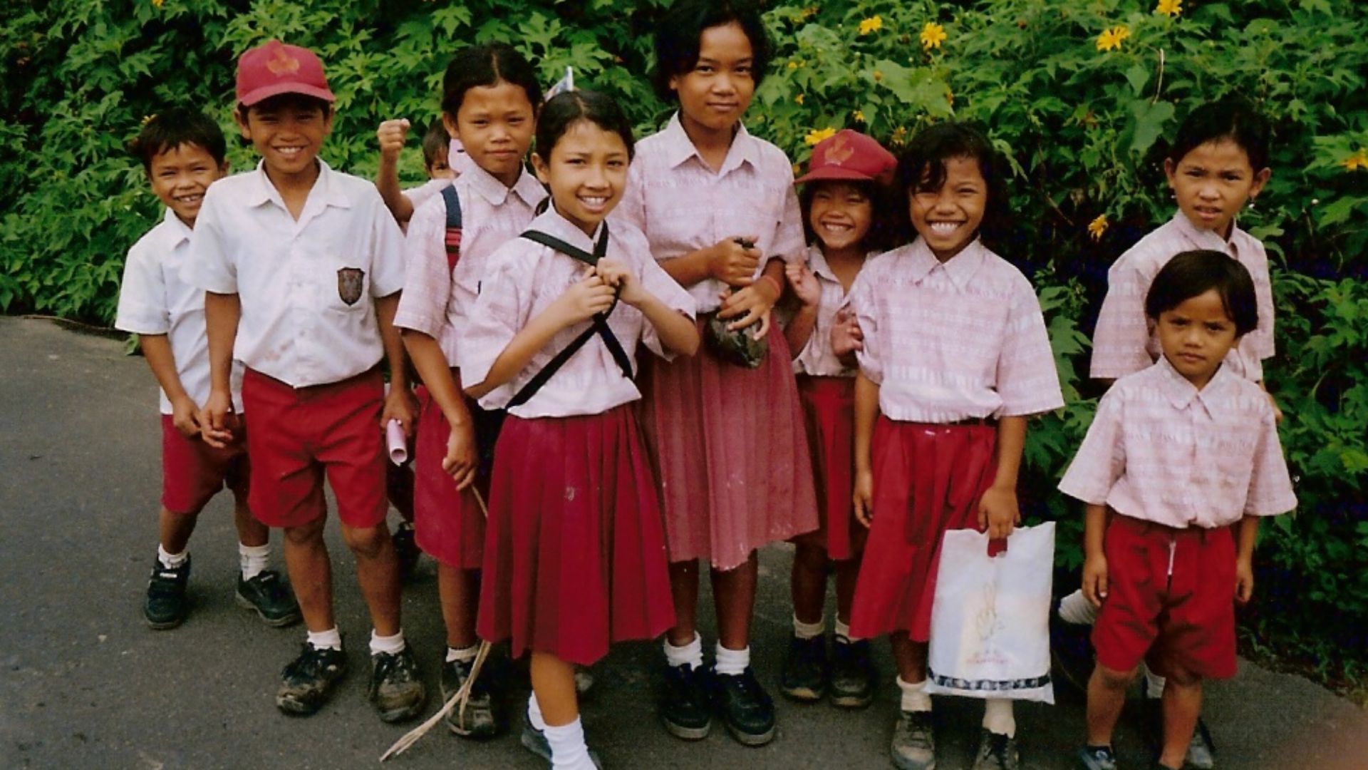 File:Batak school children.jpg