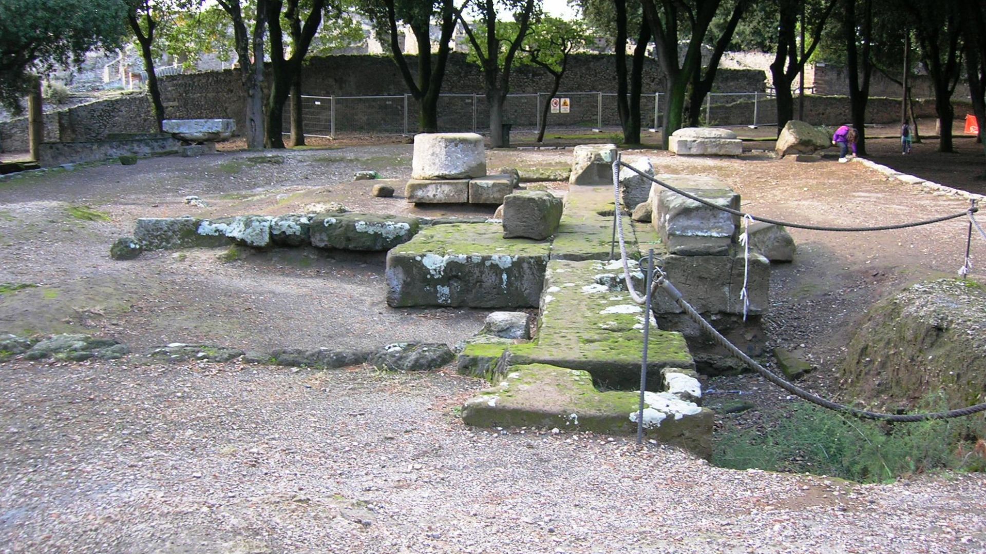 File:Tempio Dorico 4.JPG