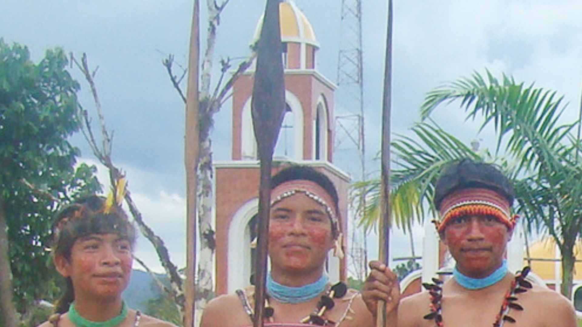 File:Shuar in Parque de Logroño.JPG