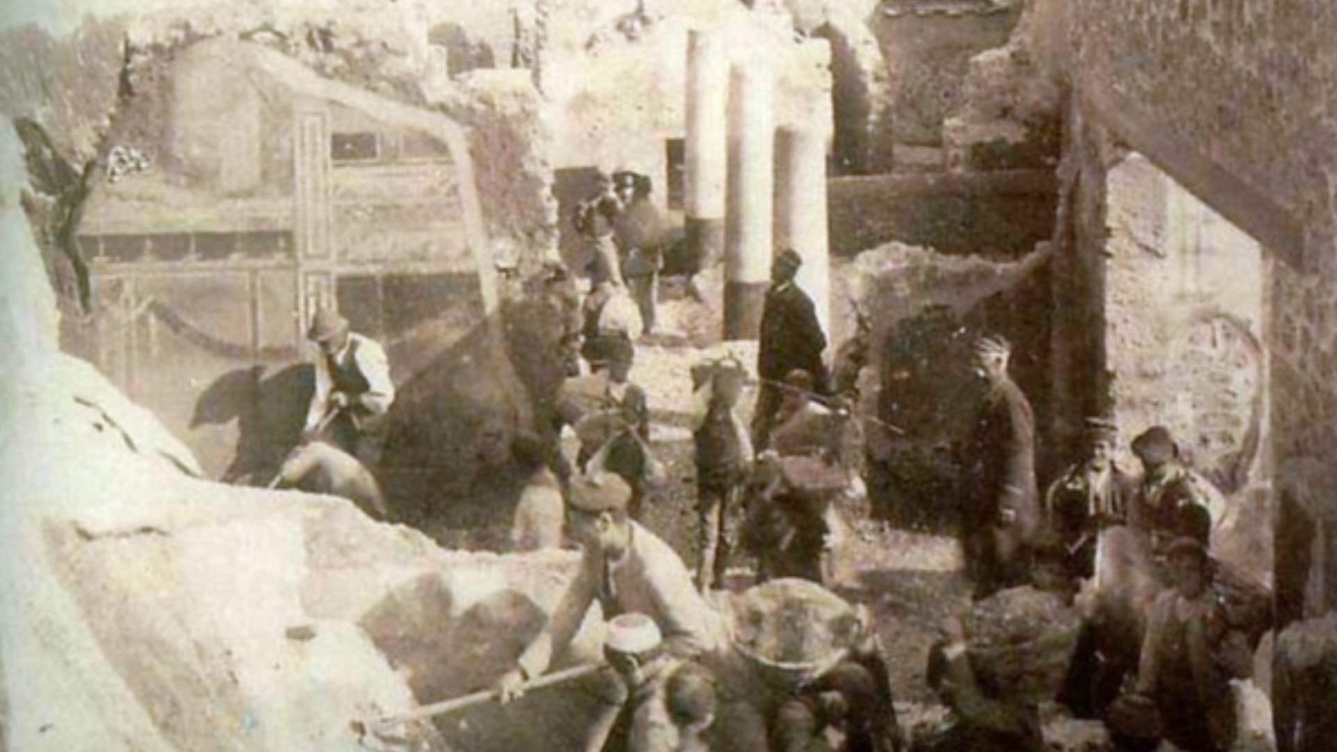 File:Excavations of a house in Pompeii at the End of the 19th Century.jpg