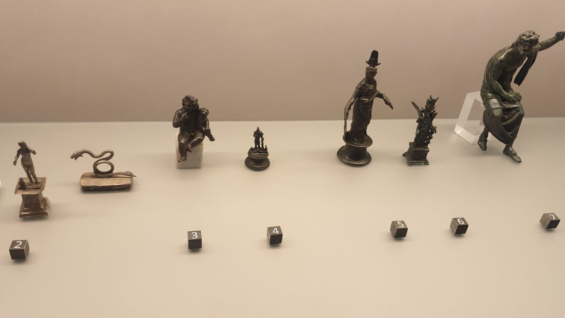 File:Bronze Finds (49344854218).jpg