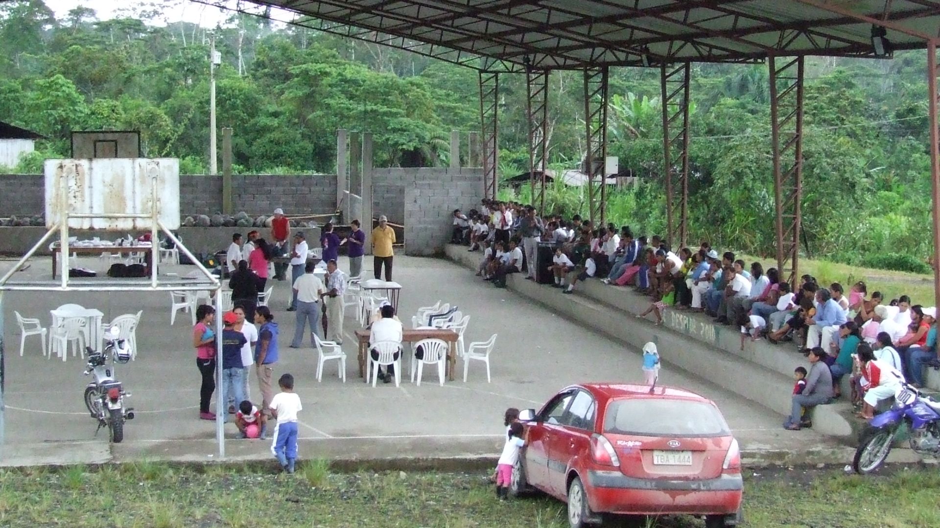 File:Meetingpoint Shuar comunidad.JPG