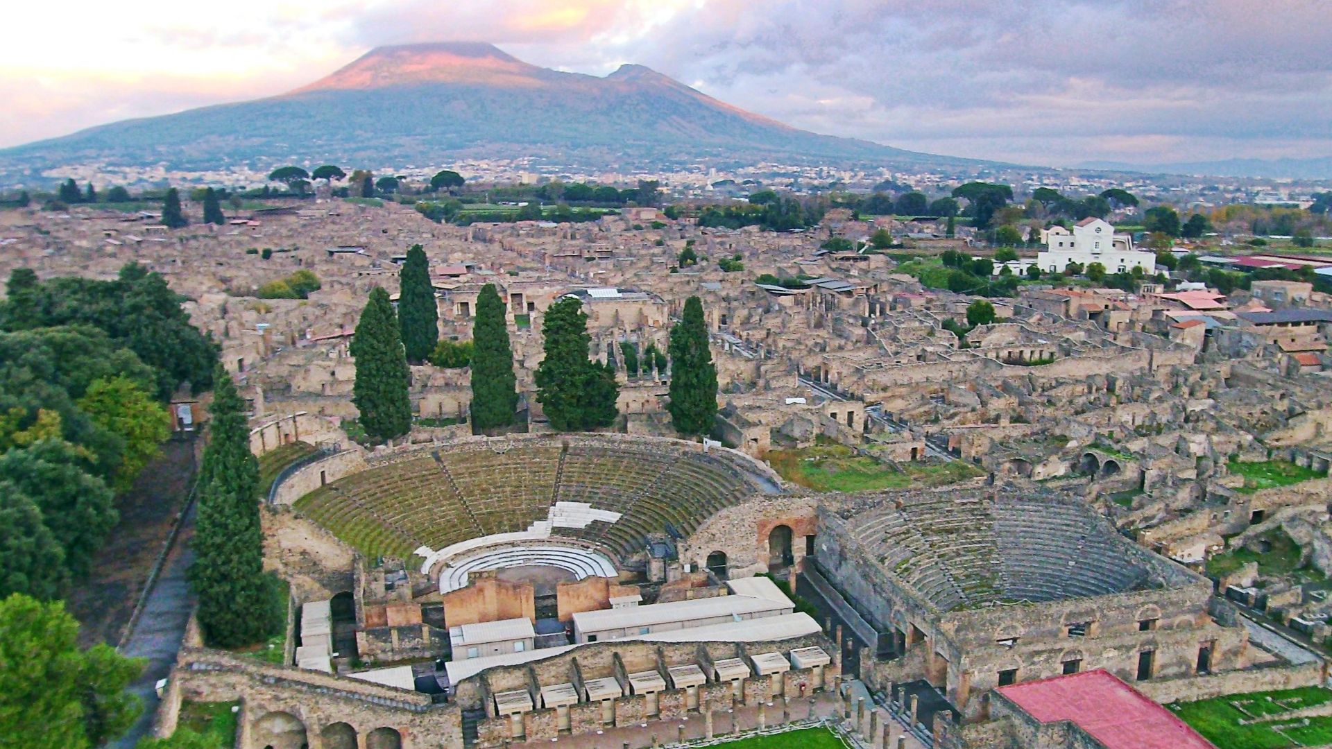 File:Theathres of Pompeii.jpg