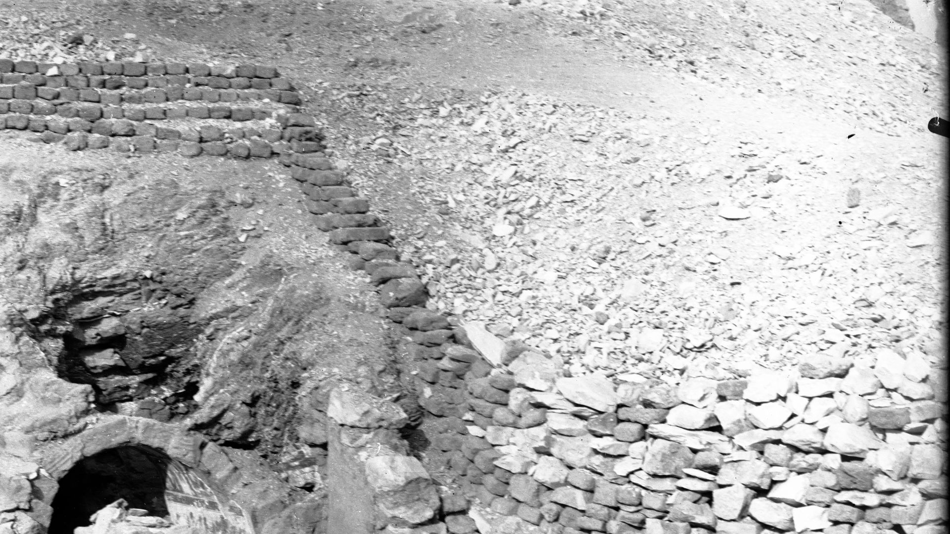 File:Schiaparelli's excavations - Theban region, Deir el-Medina, Excavations in the mountain, 1909, photo 14 of 22 - Archivio fotografico Museo Egizio, Turin C00931.jpg