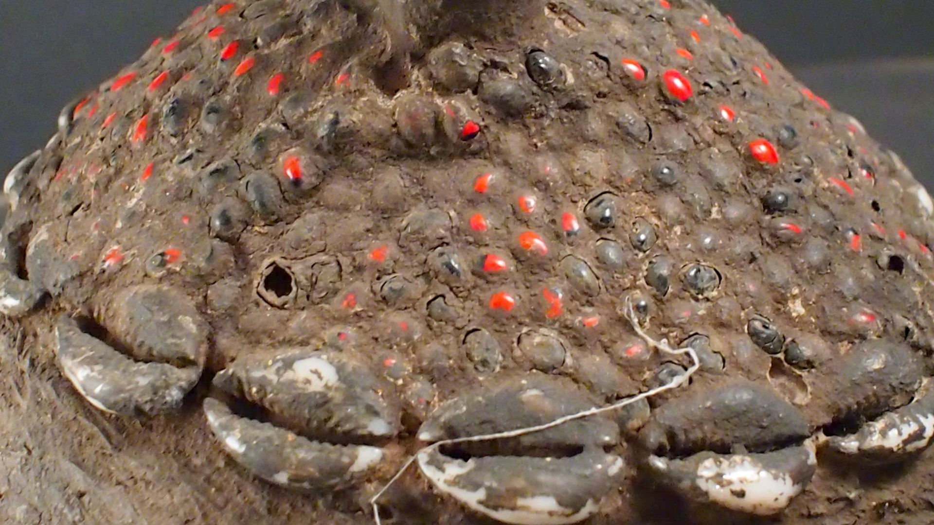 File:PB177541b 1 Detail Mwana Hiti Figure with beaded headdress on a decorated calabash, Zigua, Tanzania (10896878566).jpg