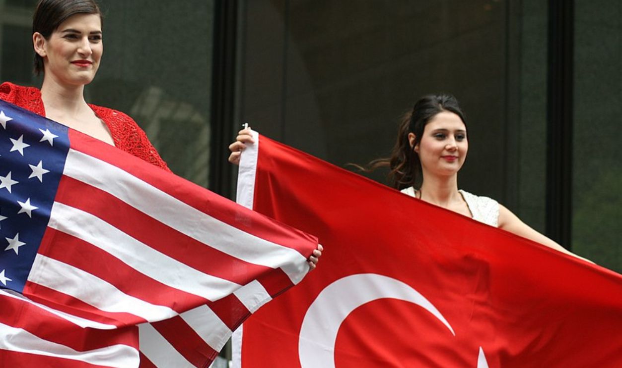 Turkish girls holding the flag of the US and Turkey.