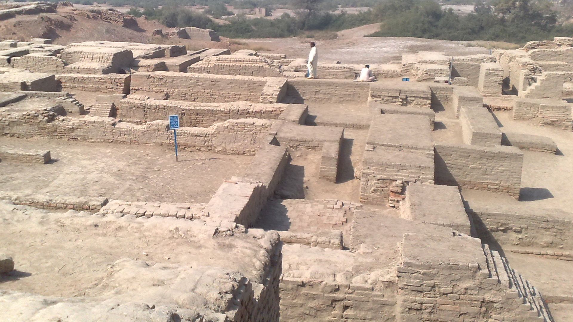 File:Remaining city of Mohenjo Daro.jpg