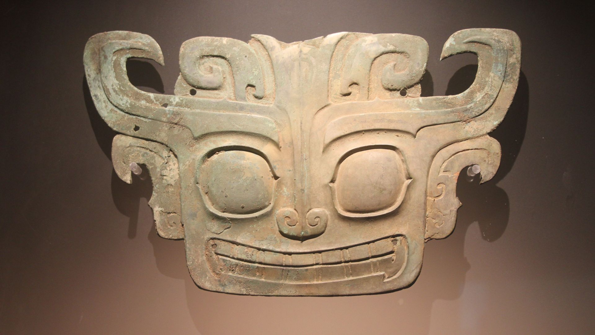 File:Bronze Animal Mask from Sanxingdui 8.jpg