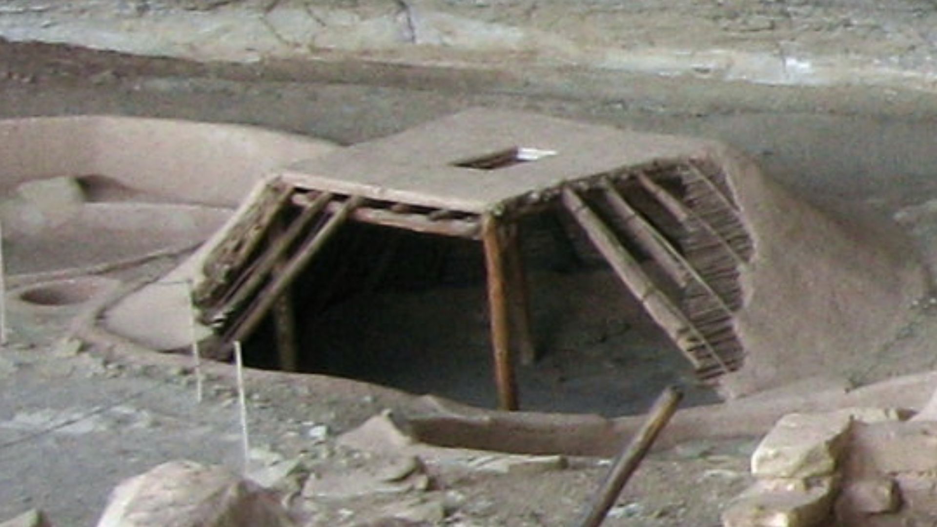 File:Pithouse at Step House Mesa Verde 1.jpg