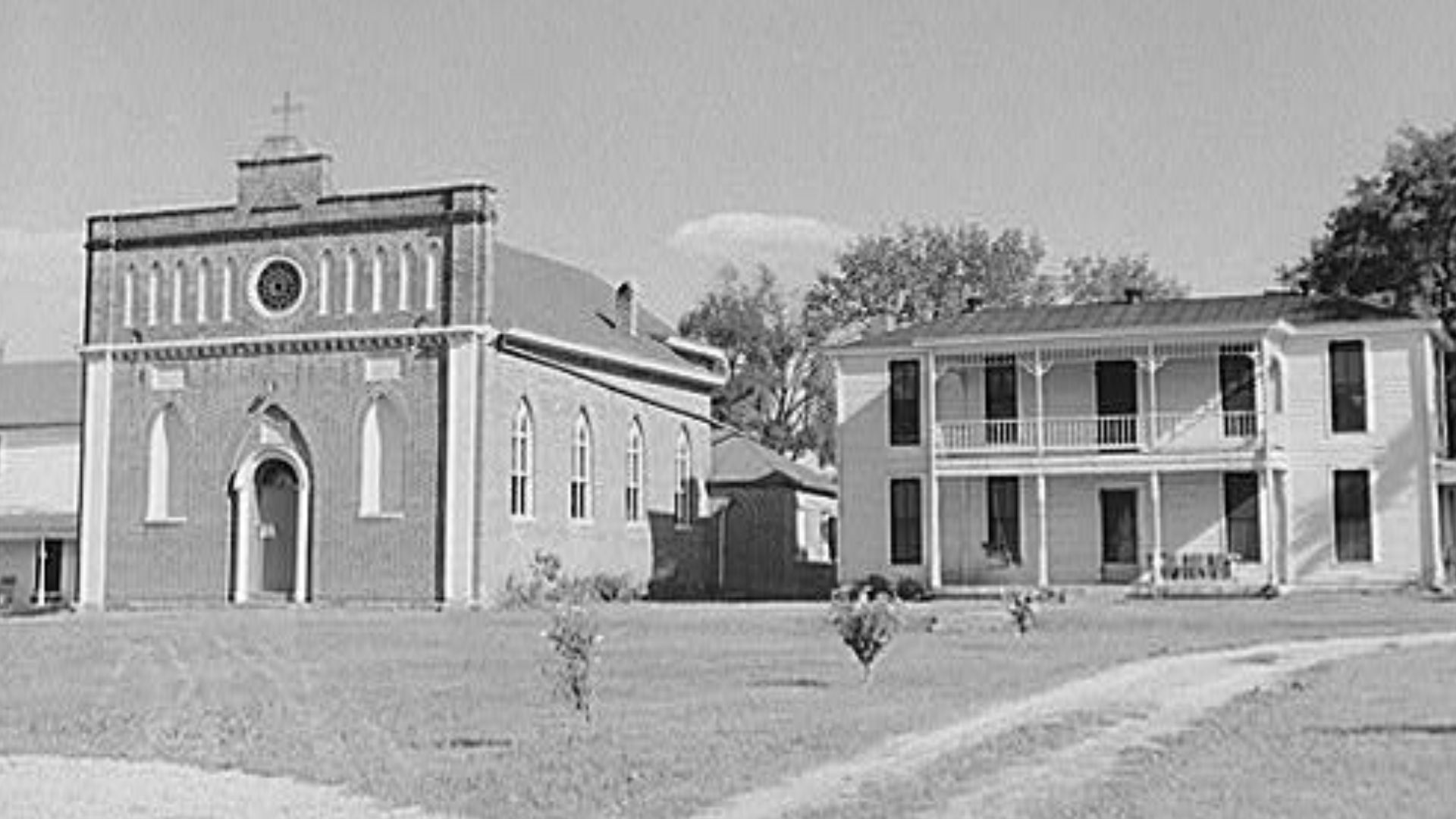 File:St Thomas Church and Rectory (Bardstown, Kentucky).jpg