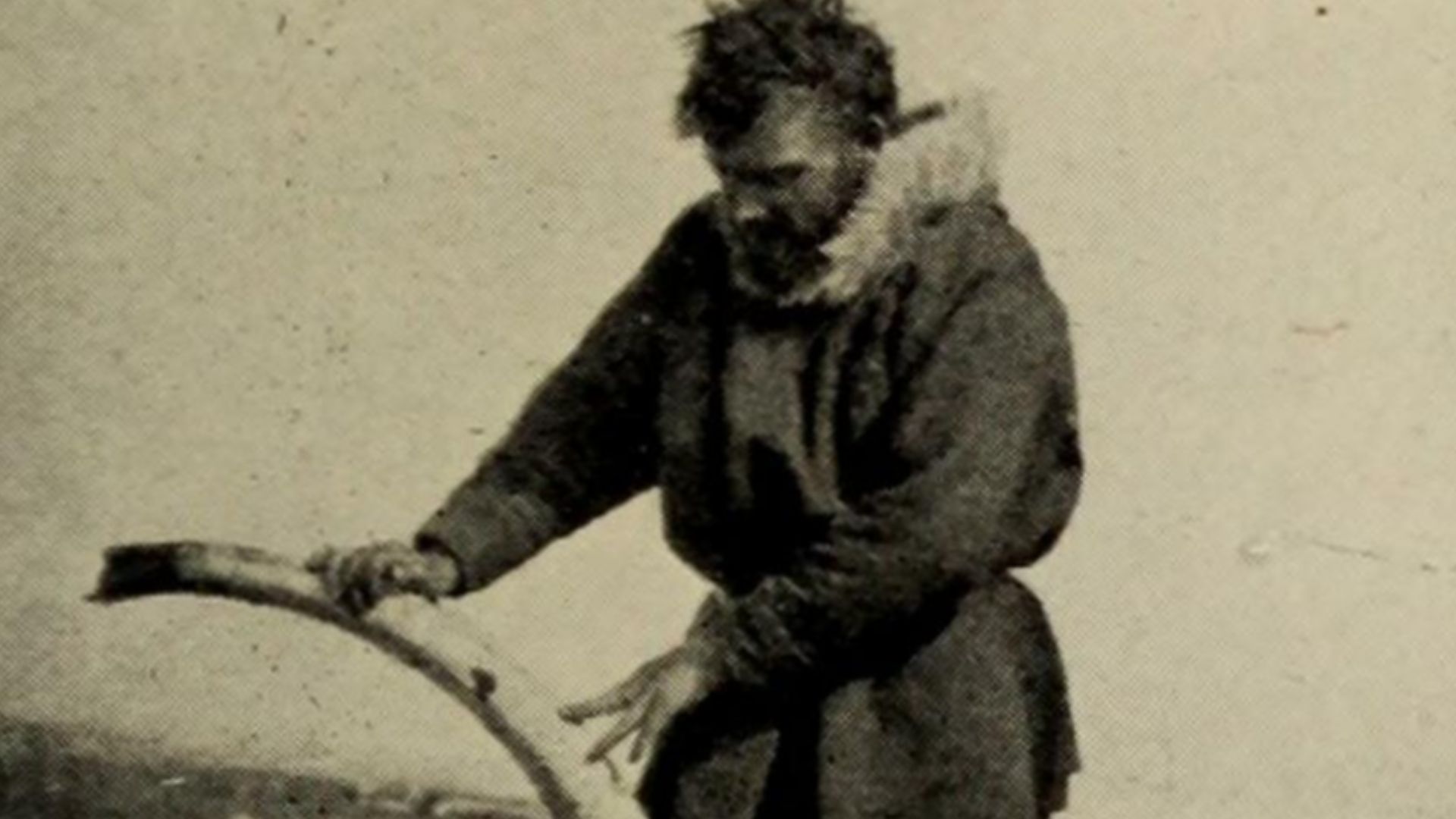 File:Knight with a Mammoth tusk found on Wrangel Island.jpg