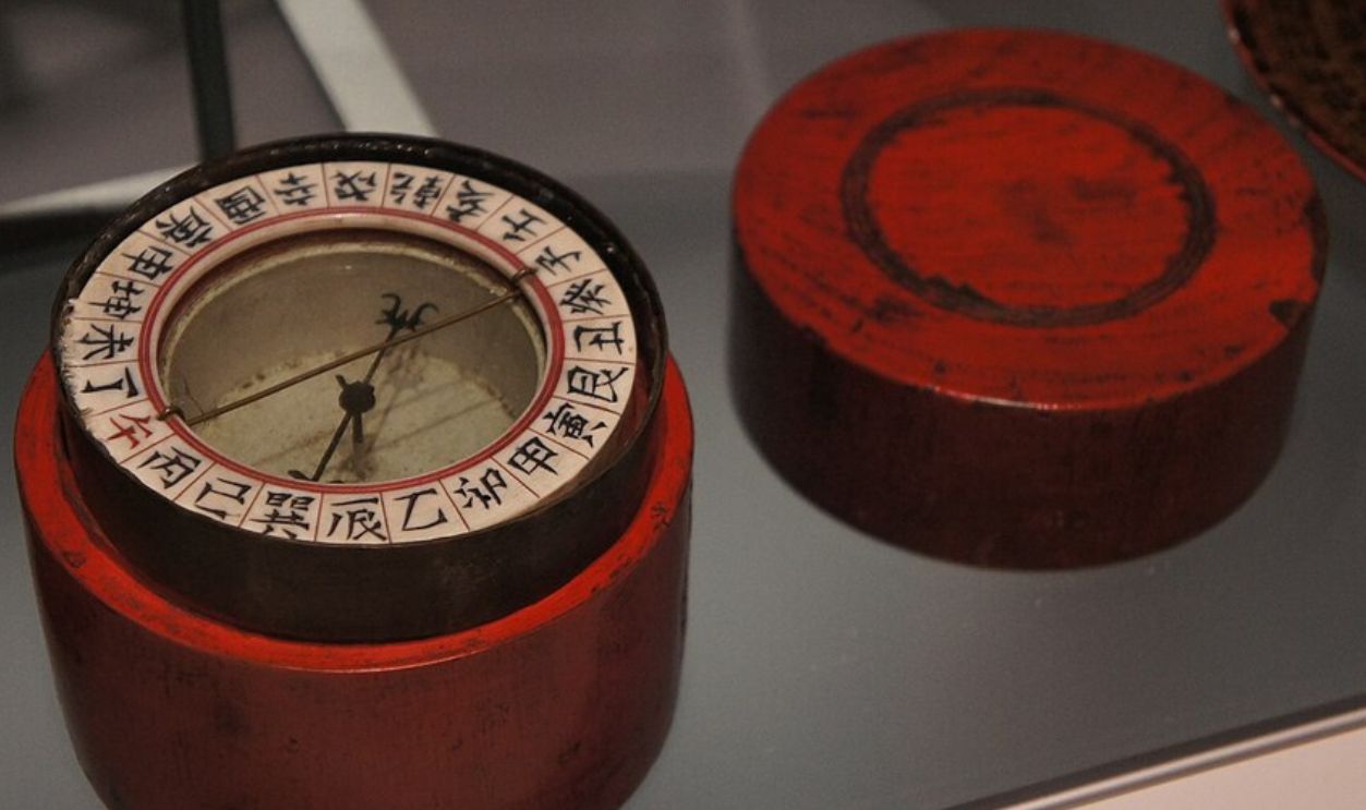 Chinese compass 