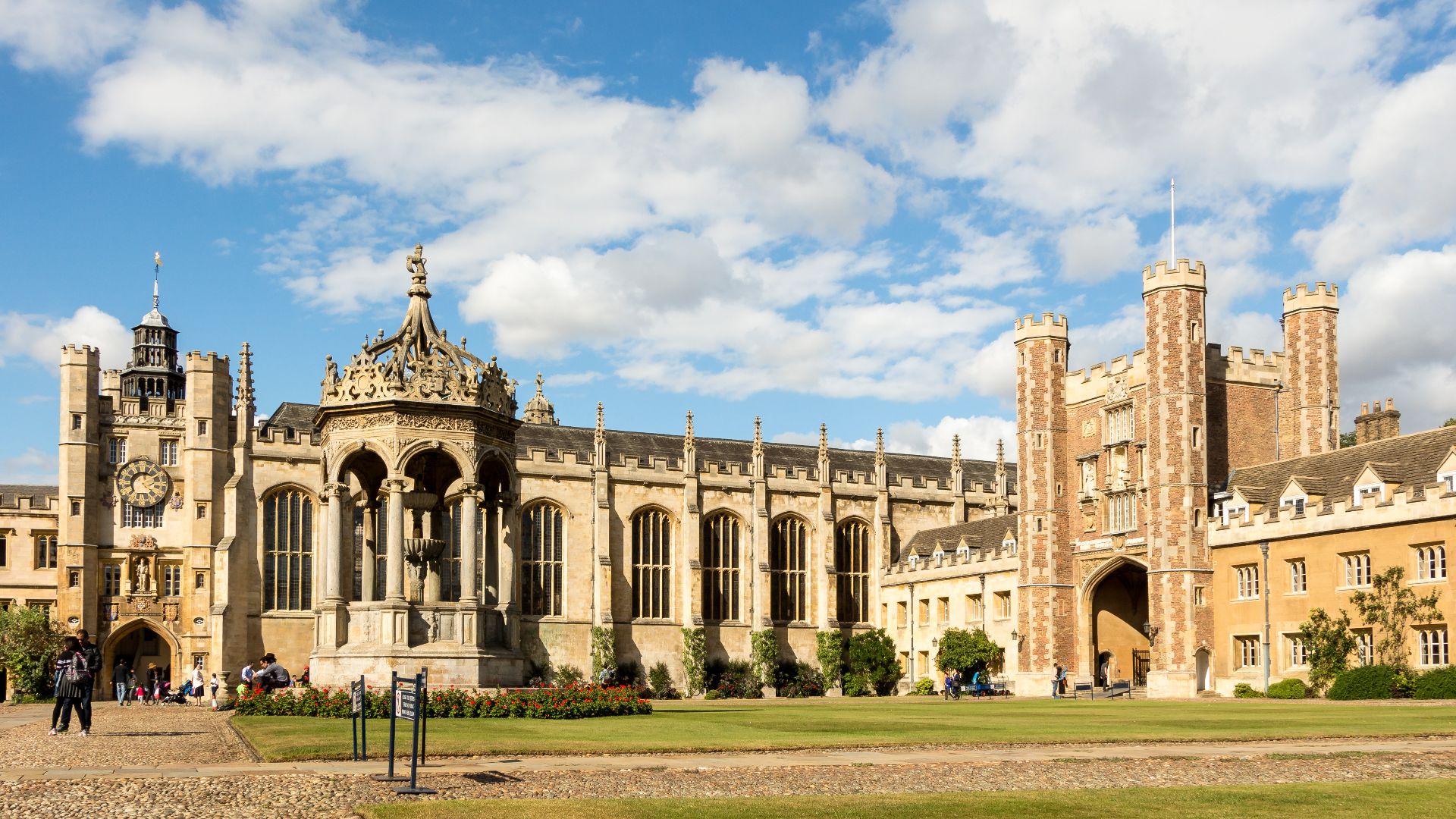 File:Trinity College - Great Court 02.jpg
