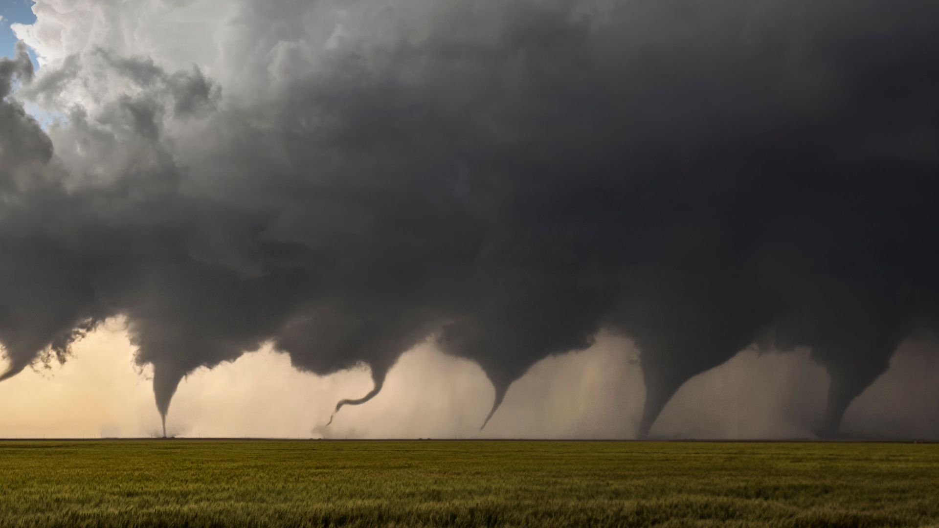 File:Evolution of a Tornado.jpg