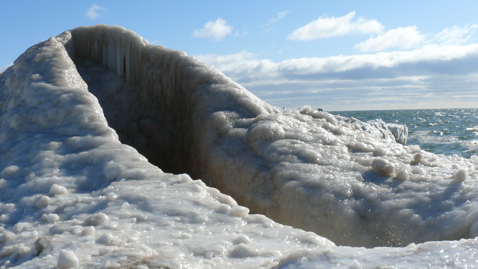 File:Ice Volcano over Lake Michigan, March 2013.jpg