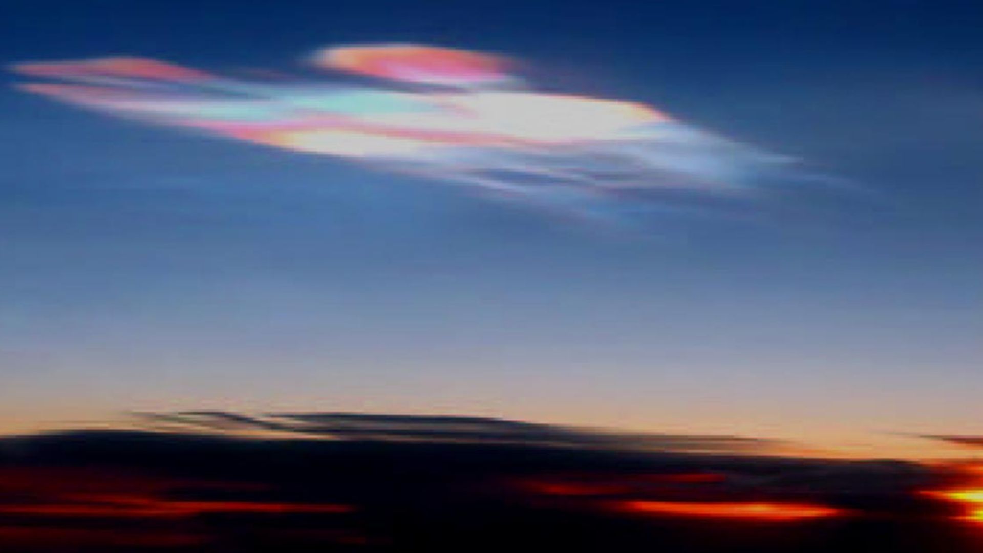File:Polar stratospheric cloud type 2.jpg